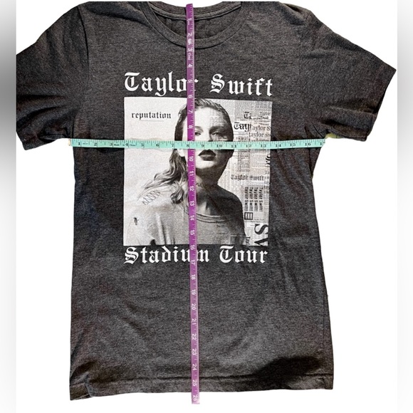 Taylor Swift T-shirt Reputation Stadium Tour size Small grey & white graphic tee - Picture 3 of 4